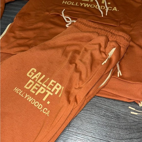 New Model Joggers - Picture 2 of 3